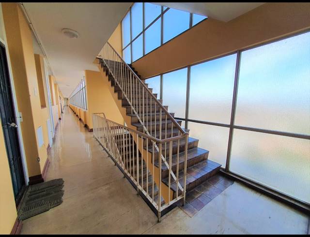 2 BEDROOM APARTMENT TO LET IN TOWNSEND ESTATE